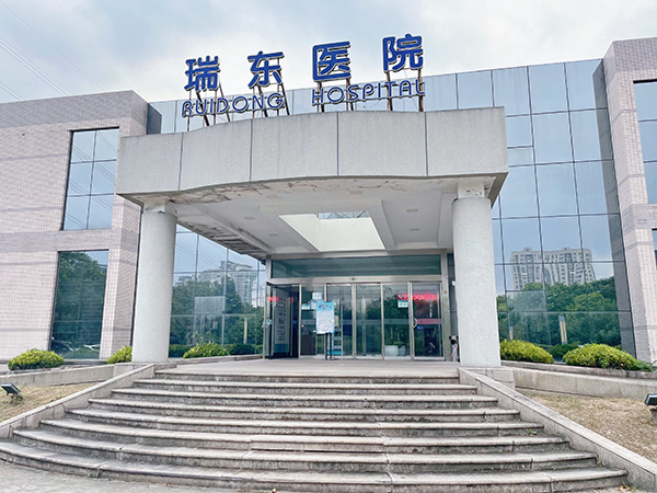 上海瑞东医院眼科接受了超声乳化白内障手术