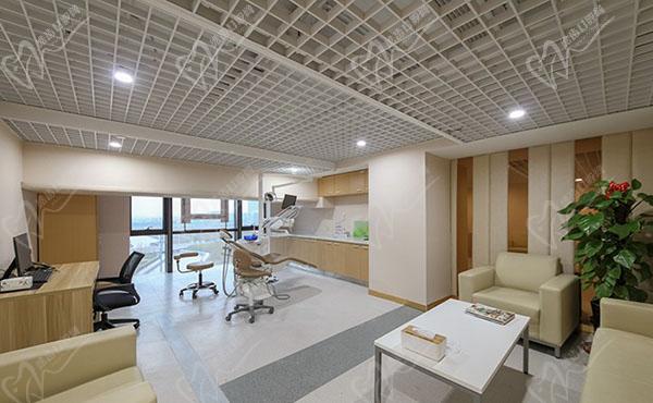 上海摩尔口腔医院诊室