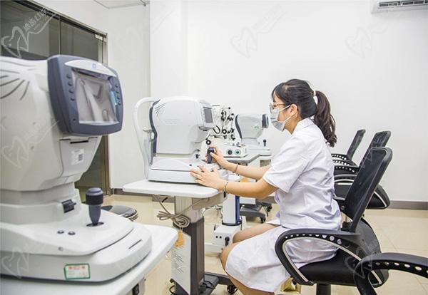 厦门眼科中心龙岩眼科医院做近视手术找哪个医生